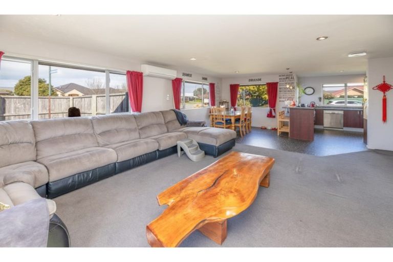 Photo of property in 2 Evergreen Place, Parklands, Christchurch, 8083
