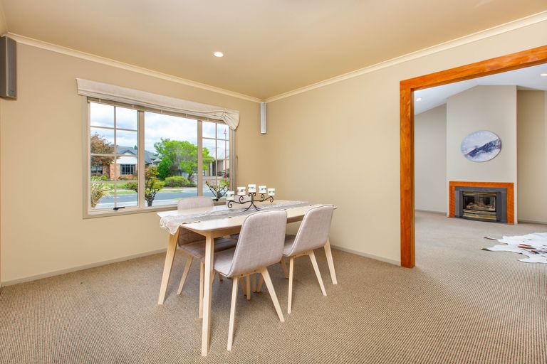 Photo of property in 18 Roderick Place, Rototuna, Hamilton, 3210