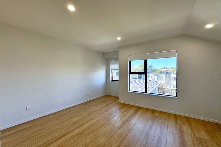 Photo of property in 523f Pakuranga Road, Howick, Auckland, 2010