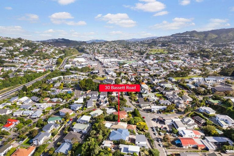 Photo of property in 30 Bassett Road, Johnsonville, Wellington, 6037