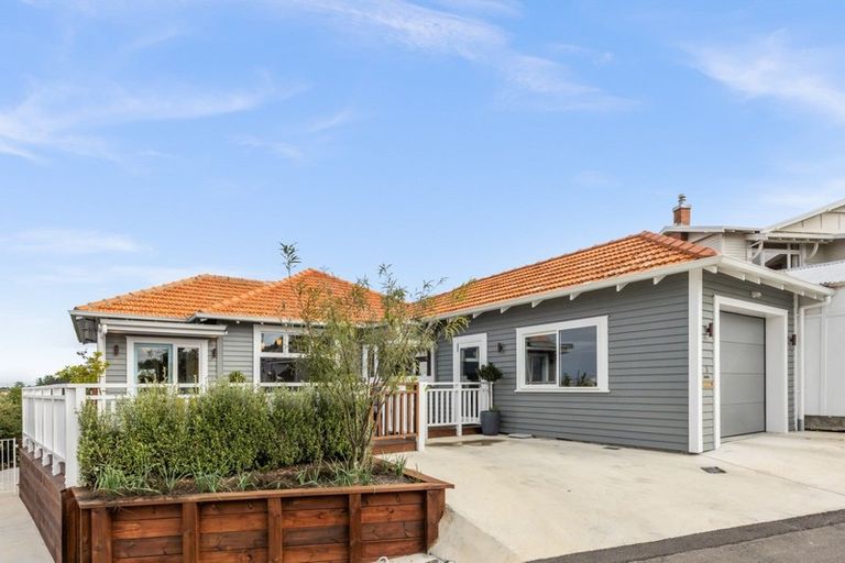 Photo of property in 3 Cobden Lane, Bluff Hill, Napier, 4110