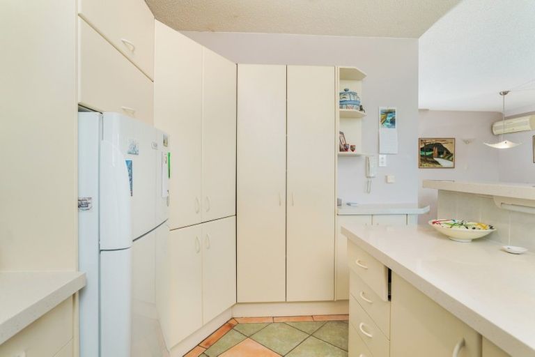 Photo of property in 8/25 Stanley Point Road, Stanley Point, Auckland, 0624