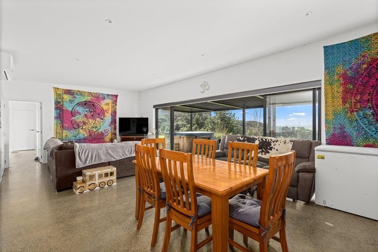 Photo of property in 124 Te Kanae Road, South Head, Helensville, 0874