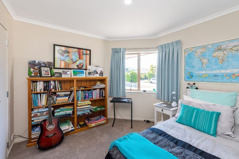 Photo of property in 8 Leanne Way, Waikanae Beach, Waikanae, 5036