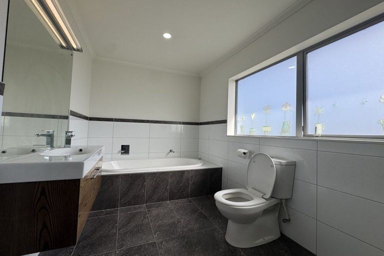 Photo of property in 9 Bellagio Way, Flat Bush, Auckland, 2019