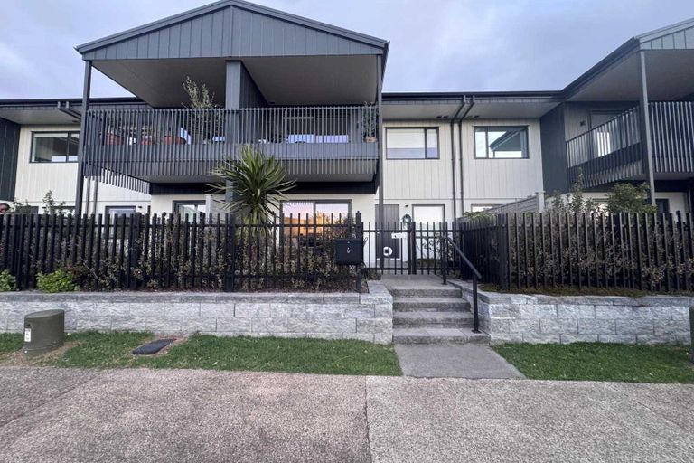 Photo of property in 6 Juniper Drive, Rosehill, Papakura, 2113
