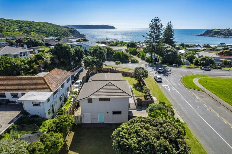 Photo of property in 2 Te Pene Avenue, Titahi Bay, Porirua, 5022