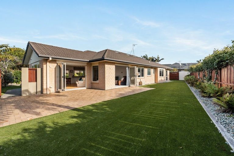 Photo of property in 2 Aranui Drive, Papamoa Beach, Papamoa, 3118