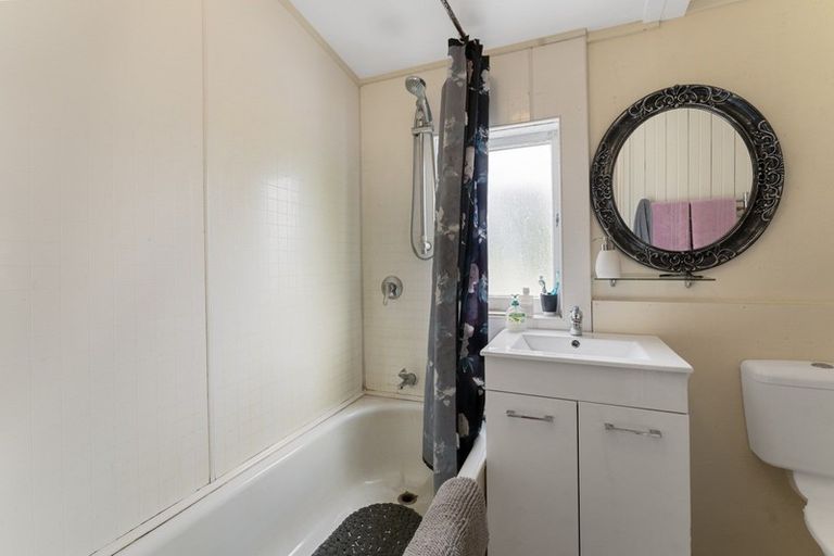 Photo of property in 11 Tilley Road, Paekakariki, 5034