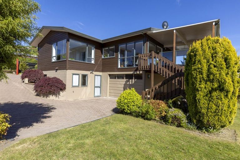 Photo of property in 1 Scenic Heights, Acacia Bay, Taupo, 3330