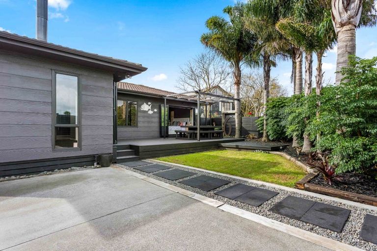 Photo of property in 4 Nadine Place, Mangere Bridge, Auckland, 2022