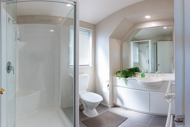 Photo of property in 5a Mclellan Place, Ilam, Christchurch, 8041