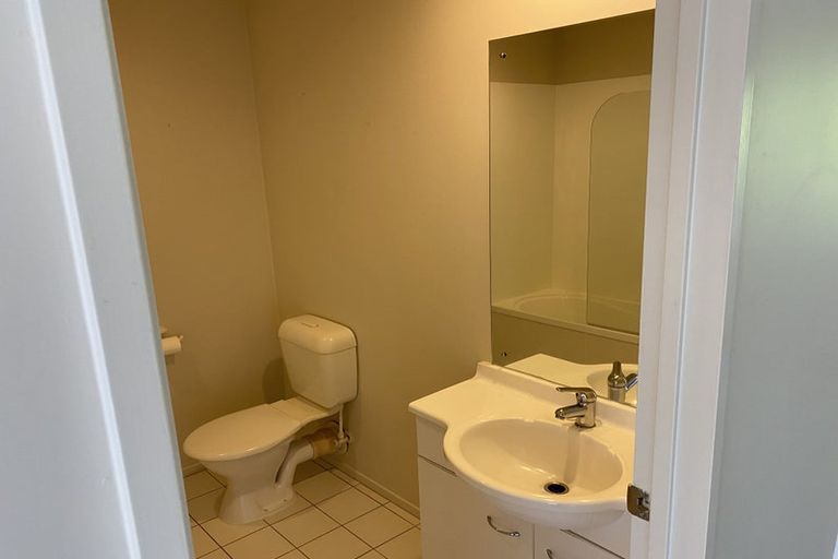 Photo of property in 3/13 Pannill Place, Oteha, Auckland, 0632