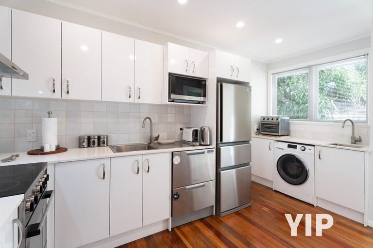 Photo of property in 74 Newlands Road, Newlands, Wellington, 6037