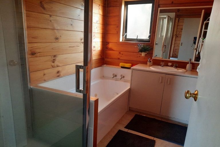 Photo of property in 2/70 Juniper Road, Sunnynook, Auckland, 0632