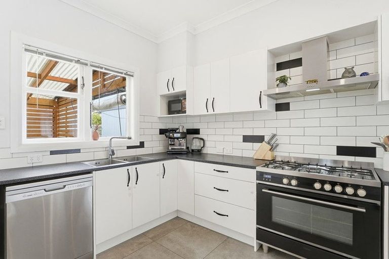 Photo of property in 96 Alma Road, Gonville, Whanganui, 4501