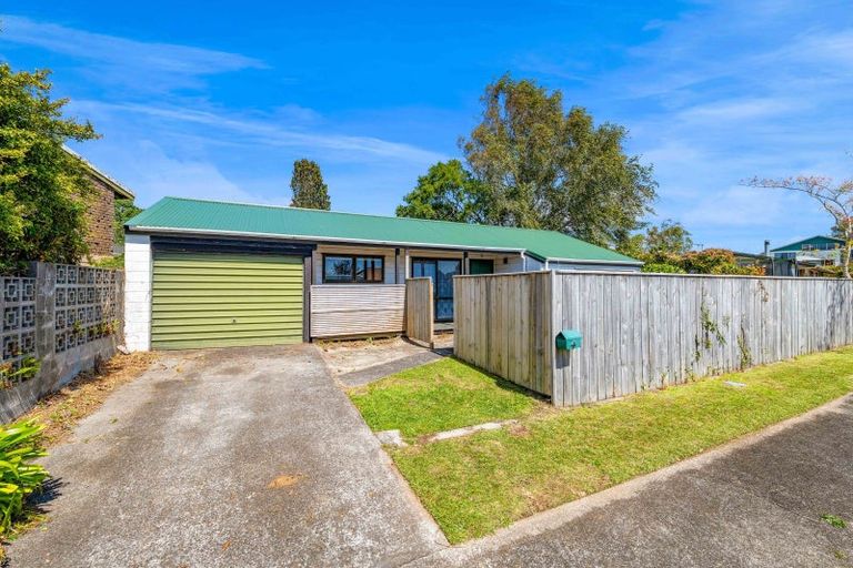 Photo of property in 4 Rennell Street, Frankleigh Park, New Plymouth, 4310