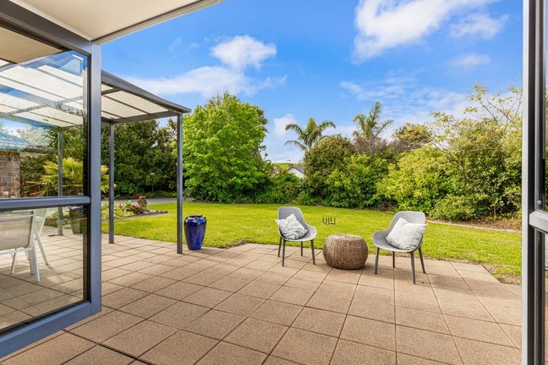 Photo of property in 10 Grassfield Place, Waimauku, 0812