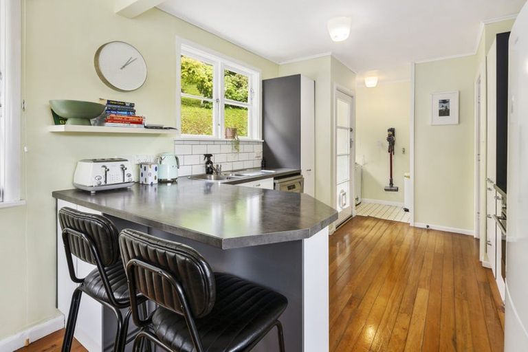 Photo of property in 100 Ruskin Road, Newlands, Wellington, 6037