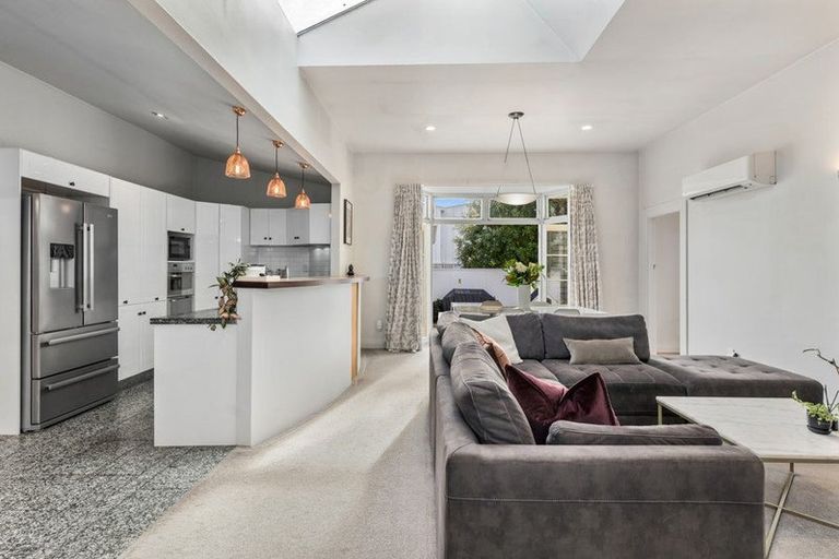 Photo of property in 28 Cleveland Street, Edgeware, Christchurch, 8013