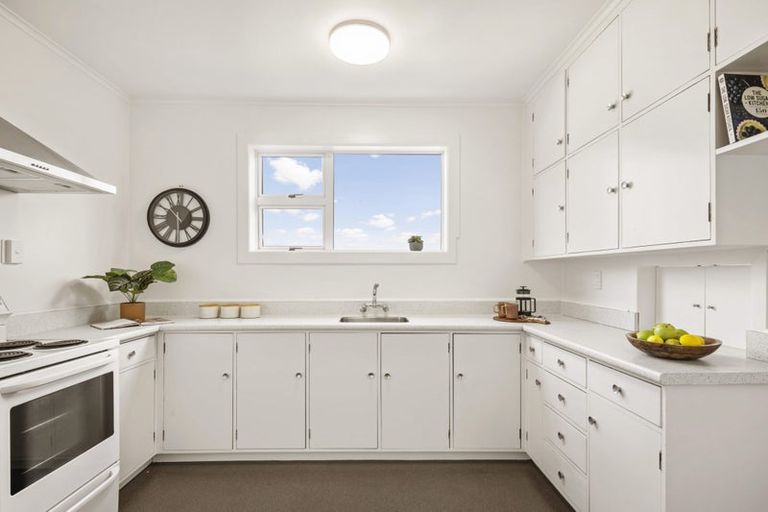 Photo of property in 36 Tio Tio Road, Miramar, Wellington, 6022