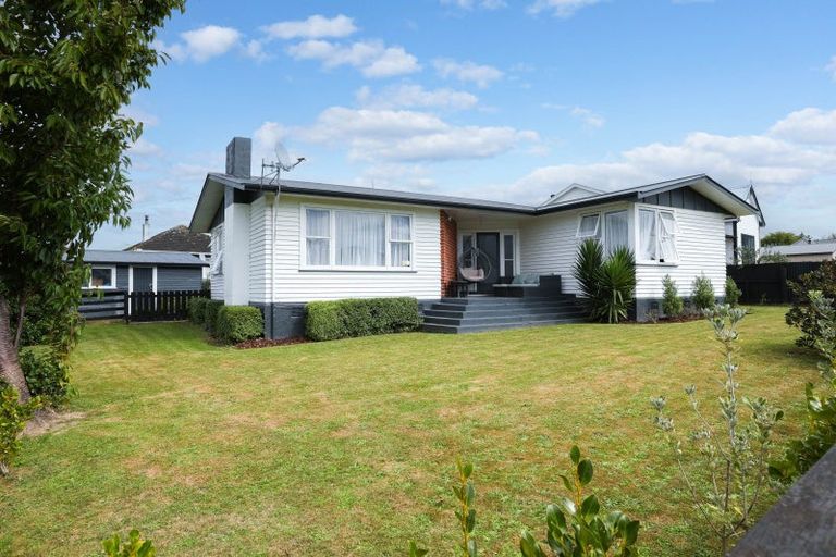 Photo of property in 15 Fox Street, Woodville, 4920