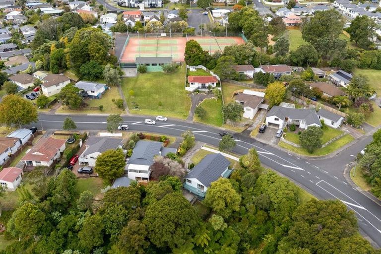 Photo of property in 98 Spinella Drive, Bayview, Auckland, 0629