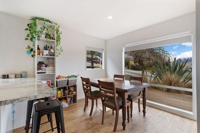 Photo of property in 18 Greenstone Place, Fernhill, Queenstown, 9300