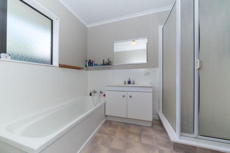 Photo of property in 2 Gregory Close, Palmerston North, 4414