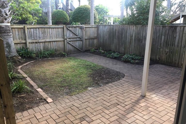 Photo of property in 1/72l Kitchener Road, Milford, Auckland, 0620