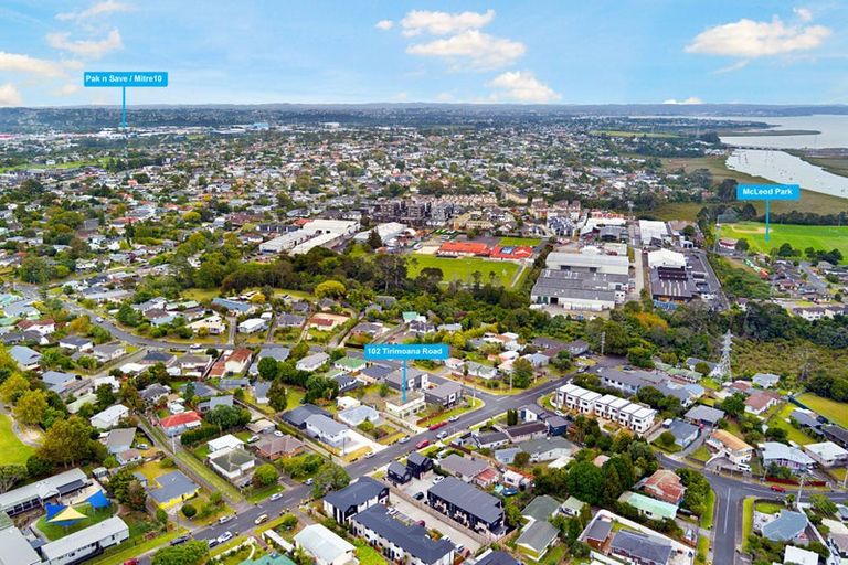 Photo of property in 102 Tirimoana Road, Te Atatu South, Auckland, 0602