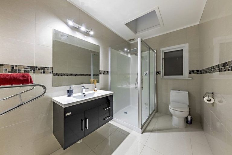 Photo of property in 1/25 Grande Vue Road, Hillpark, Auckland, 2102