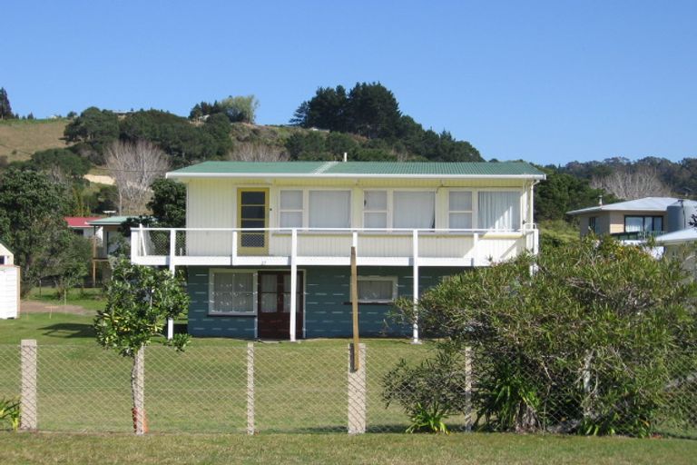 Photo of property in 27 Marine Parade, Cooks Beach, Whitianga, 3591