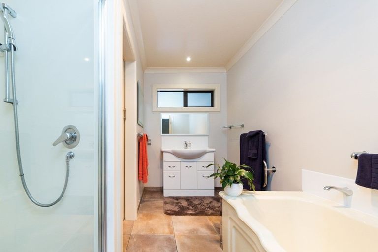 Photo of property in 42 Lincoln Terrace, Hokowhitu, Palmerston North, 4410