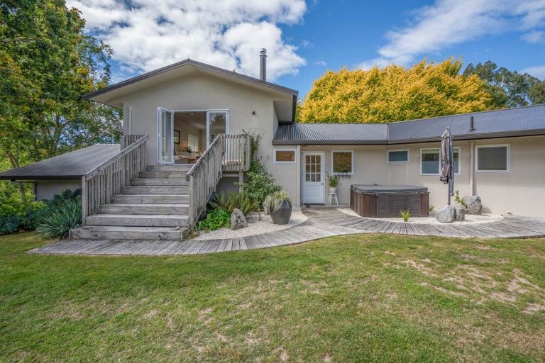 Photo of property in 142 Gillespie Place, Acacia Bay, Taupo, 3385