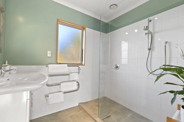 Photo of property in 7a Montgomery Avenue, Karori, Wellington, 6012