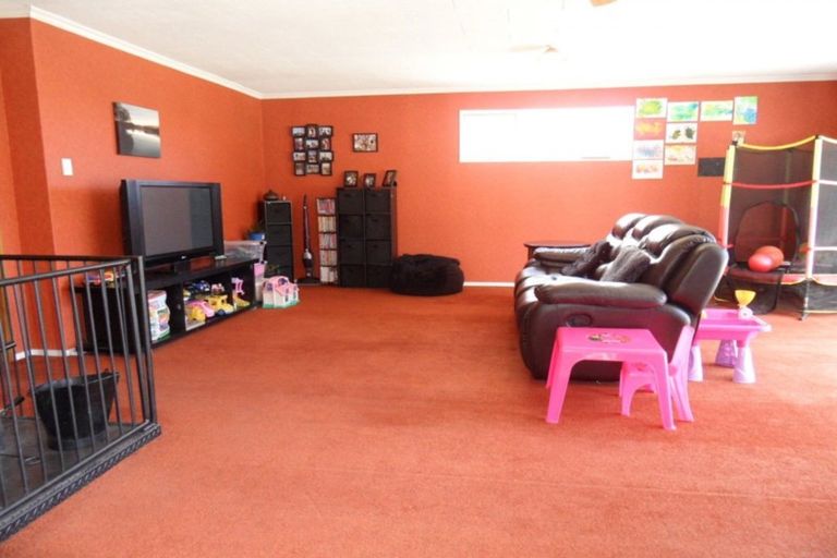 Photo of property in 70 Walker Crescent, East Gore, Gore, 9710