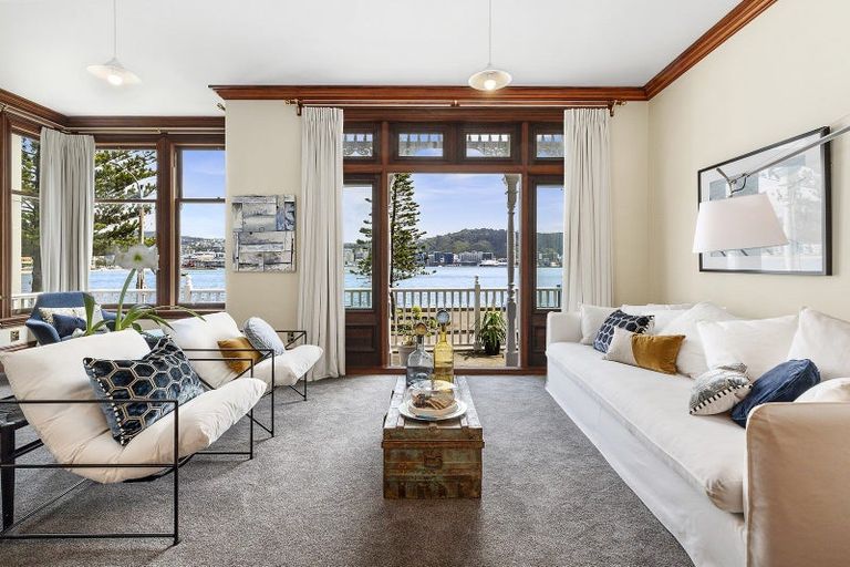 Photo of property in 320 Oriental Parade, Oriental Bay, Wellington, 6011