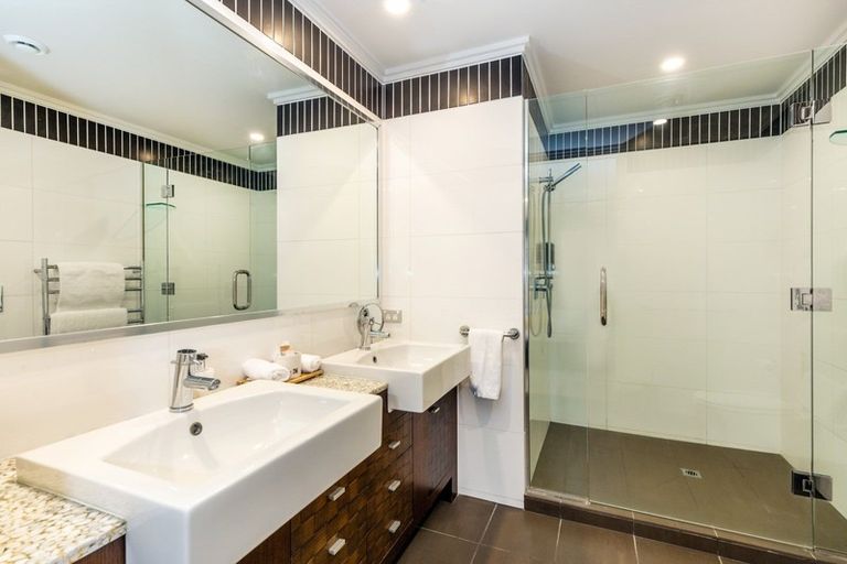 Photo of property in 2/225 Lake Terrace, Waipahihi, Taupo, 3330