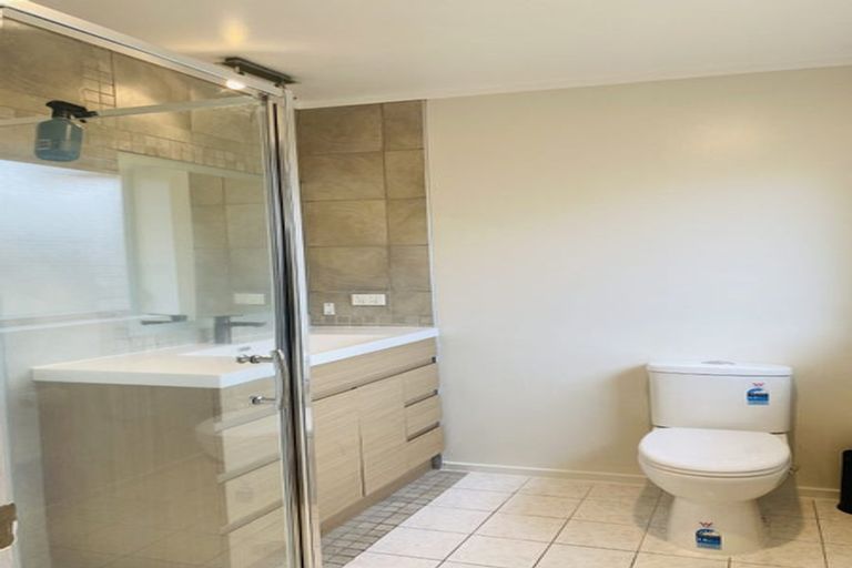 Photo of property in 1/28 Bernie Edwards Place, Botany Downs, Auckland, 2010