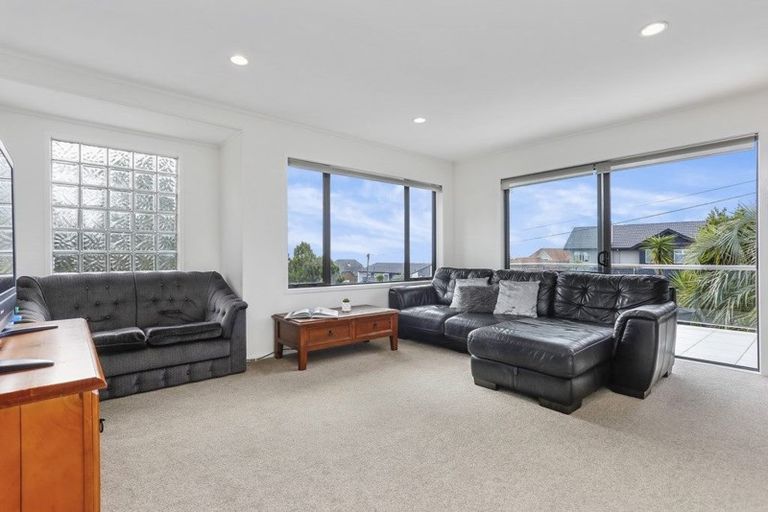 Photo of property in 1/130 Churchill Road, Rothesay Bay, Auckland, 0630