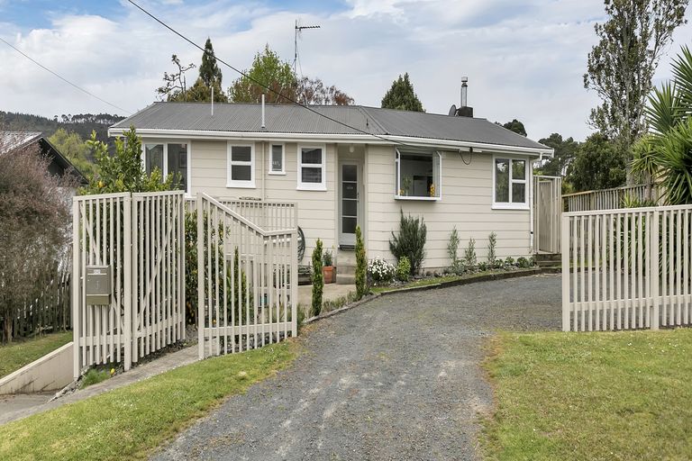 Photo of property in 43 Maude Street, Riverhead, 0820