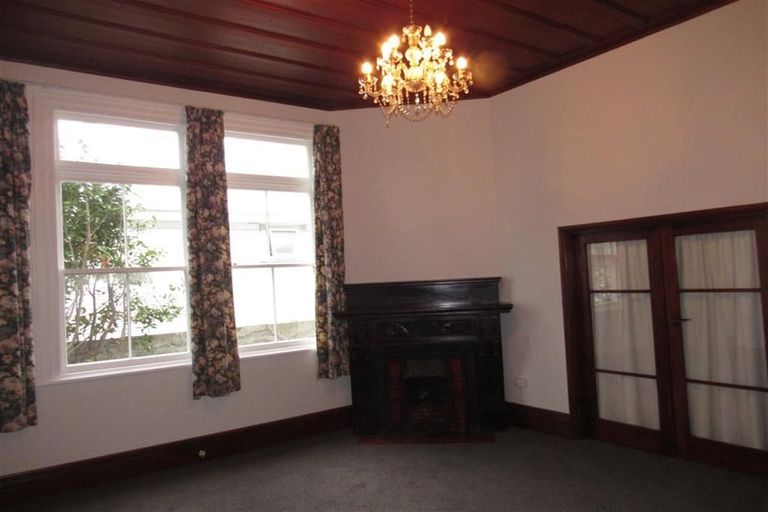 Photo of property in 37 Te Wharepouri Street, Berhampore, Wellington, 6023