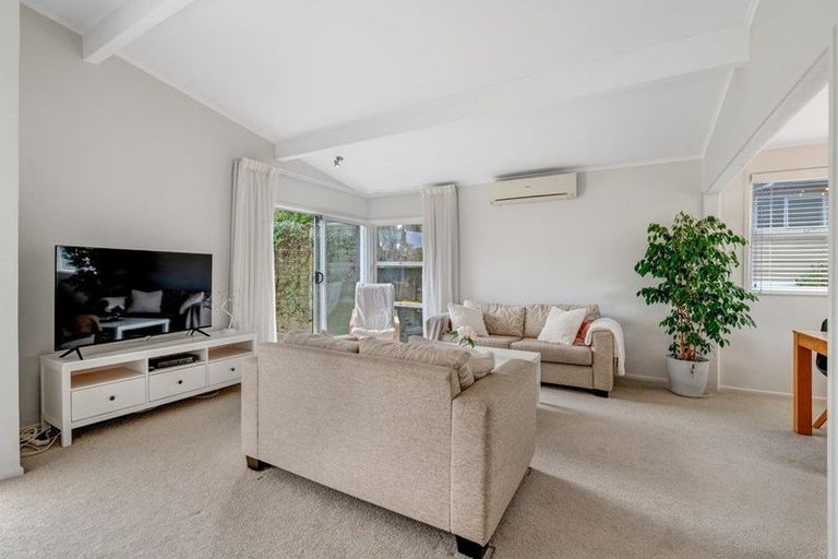 Photo of property in 9 Woodstock Road, Forrest Hill, Auckland, 0620