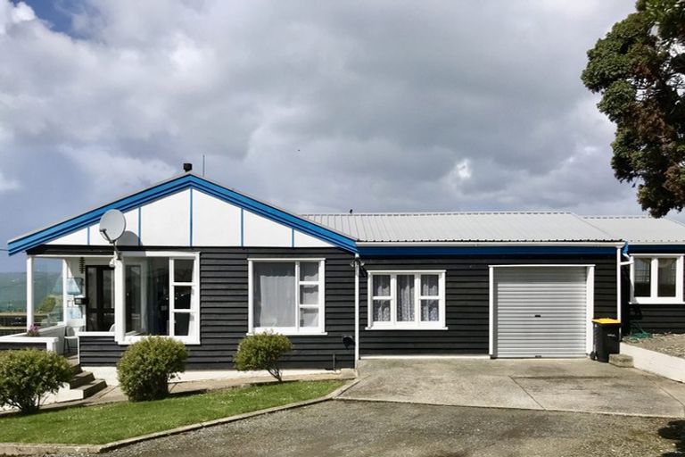 Photo of property in 16 Ward Parade, Bluff, 9814