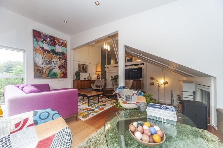 Photo of property in 64 Ranui Crescent, Khandallah, Wellington, 6035