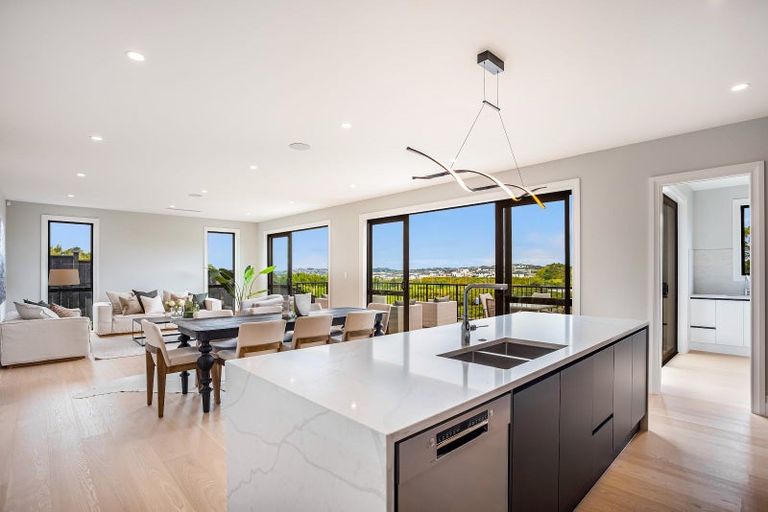 Photo of property in 40 Paparahi Place, Wainui, 0992