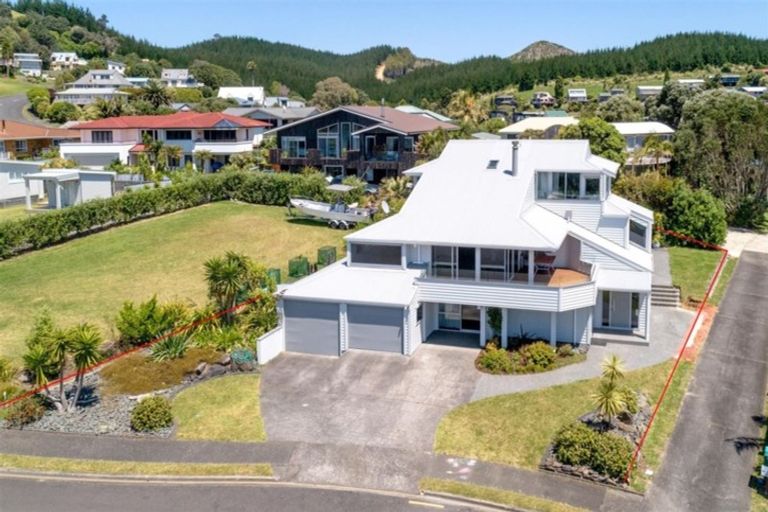 Photo of property in 115 Oratia Place, Onemana, Whangamata, 3691