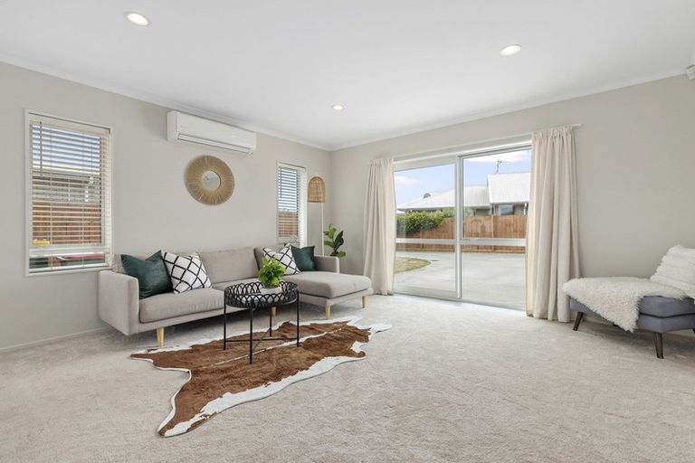 Photo of property in 18 Piwakawaka Court, Rototuna North, Hamilton, 3210