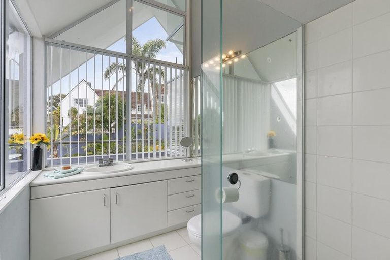 Photo of property in 8 Lingham Crescent, Torbay, Auckland, 0630